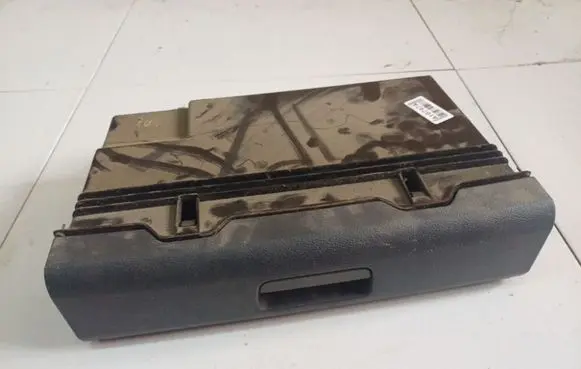 Volkswagen Touran I Glove box 1t0881580