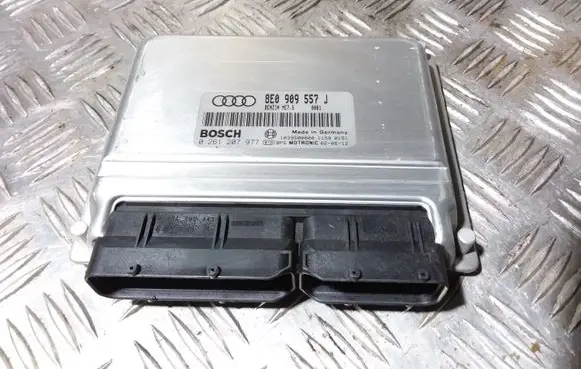 Audi A4 S4 B6 8E 8H Engine control unit/module 8E0909557J 0261207977