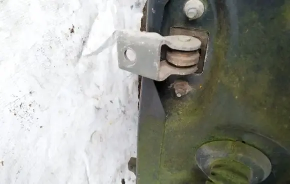 Ford Mondeo MK II Rear door check strap stopper