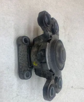 Volvo XC60 Engine mount bracket