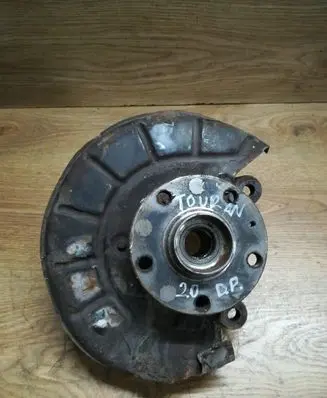 Front wheel hub