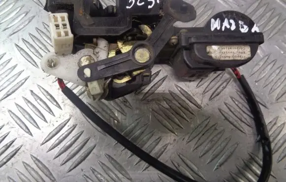 Mazda 323 Rear door lock