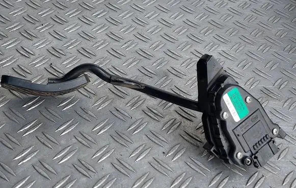 Seat Exeo (3R) Accelerator throttle pedal 8E2721523J 6PV00802634