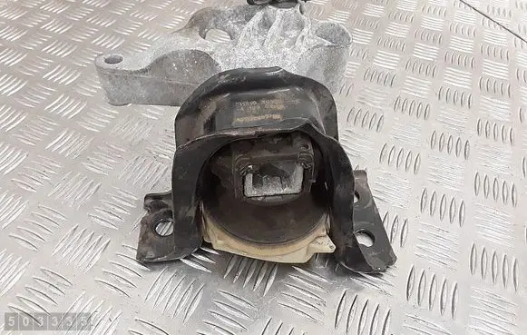 Engine mount bracket