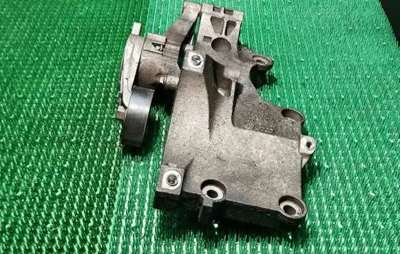 Volkswagen Touran I Generator/alternator bracket 038903143AP