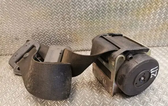 Mercedes-Benz E W211 Middle seatbelt (rear) 2118600985