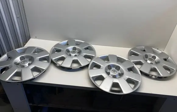 Toyota Avensis T250 R16 wheel hub/cap/trim 426020F010 53360A0