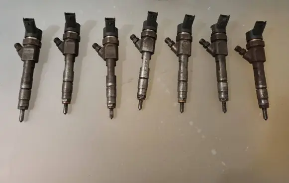 Nissan Primera Fuel injector 0445110110B