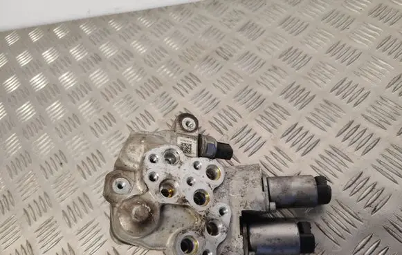 BMW 7 F01 F02 F03 F04 Air suspension compressor 6775258