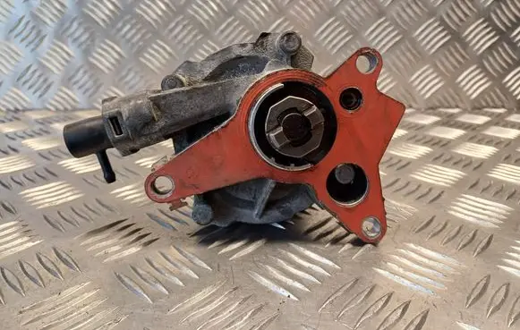 Opel Vivaro Vacuum pump 146502570R