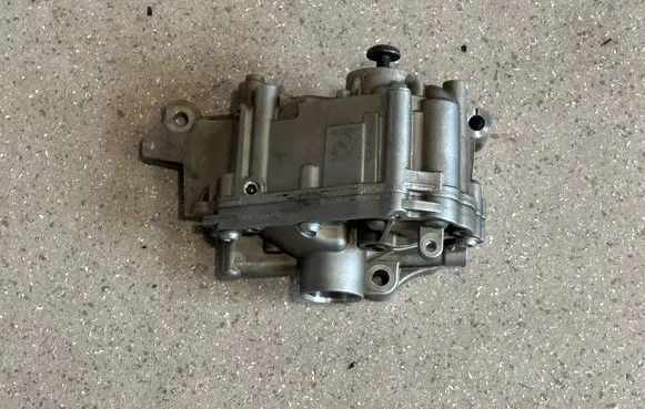 BMW M3 F80 Oil pump 7846388 8011851