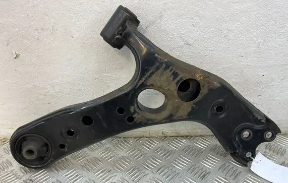 Toyota Prius (XW30) Front lower control arm/wishbone