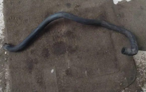 BMW 5 E39 Engine coolant pipe/hose 8391017