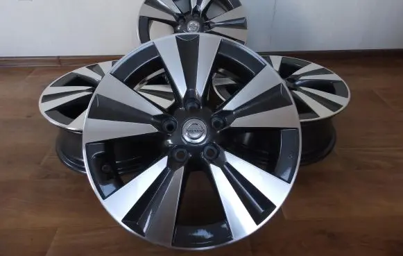 Nissan Pulsar R17 alloy rim 