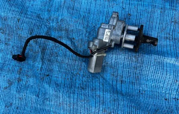 Volkswagen Multivan T5 Sliding door latching motor 7H0843766F