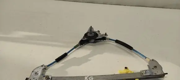 Rear door manual window regulator