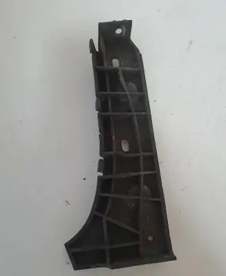 Front bumper mounting bracket
