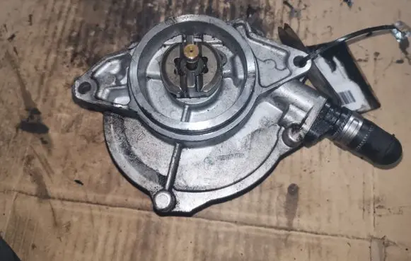 Audi A8 S8 D3 4E Vacuum pump 057145100AE