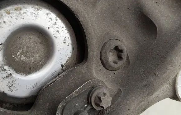 BMW 5 G30 G31 G38 Front wheel hub 6871191