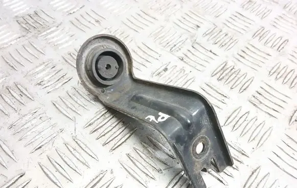 Toyota Avensis T270 Radiator mount bracket 