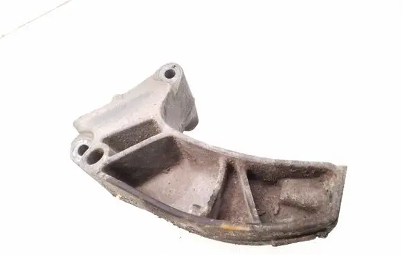 Mercedes-Benz B W245 Engine mounting bracket A1692410601