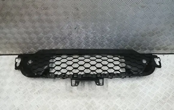 Iveco Daily 6th gen Front bumper lower grill 5801529764