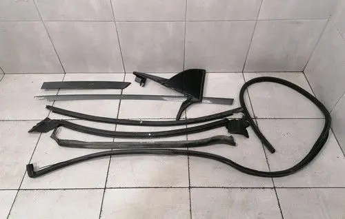 McLaren 600LT Front door rubber seal 13A6535CP