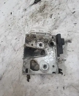 Audi A4 S4 B5 8D Front door lock 8D1837016A