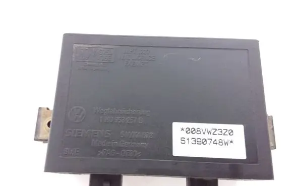 Volkswagen Golf III Immobilizer control unit/module 1H0953257B 008VWZ3Z0 S1390748W