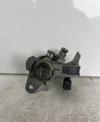 Audi A4 S4 B6 8E 8H Tailgate exterior lock 8E0827573