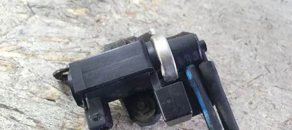 BMW X5 E53 Turbo solenoid valve 72279600 2247906