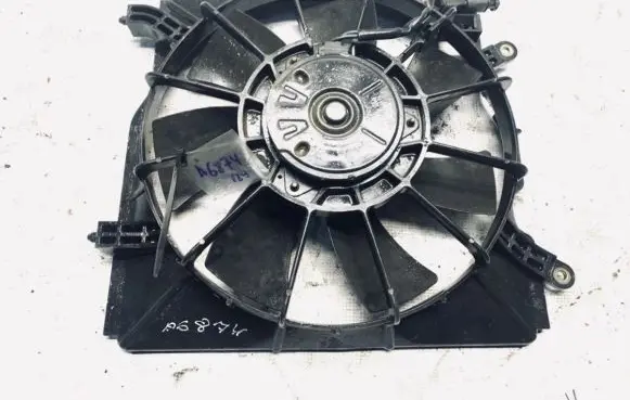 Radiator cooling fan shroud