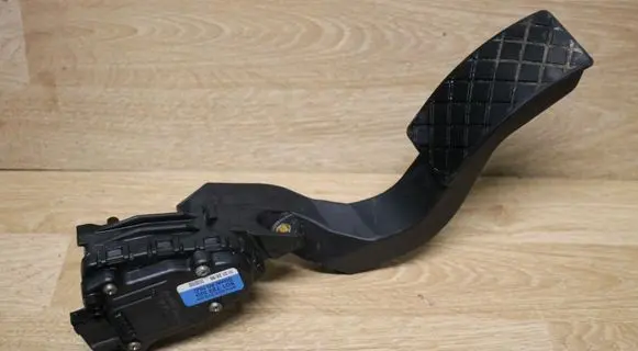 Volkswagen PASSAT B5.5 Accelerator throttle pedal 8D1723523
