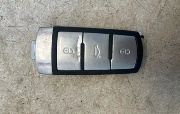 Volkswagen PASSAT CC Ignition key/card 