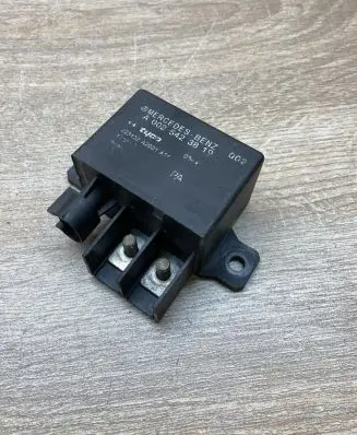 Mercedes-Benz E W211 Glow plug pre-heat relay A0025423819
