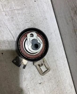 Ford Focus Timing belt/chain tensioner 9813899080