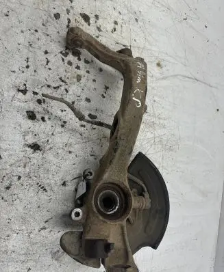 Audi A4 S4 B5 8D Front wheel hub