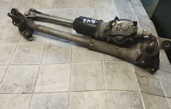 Honda FR-V Front wiper linkage and motor 581932238