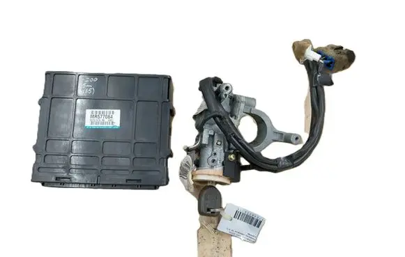 Mitsubishi L200 Engine control unit/module MR577084 E6T01476