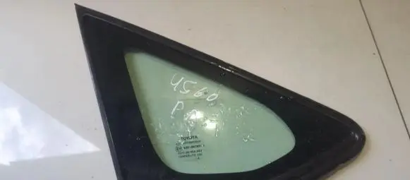 Toyota Auris 150 Front triangle window/glass 