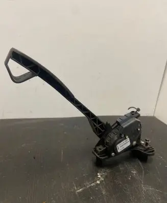 Volvo V70 Accelerator throttle pedal 6PV00853701 30636004