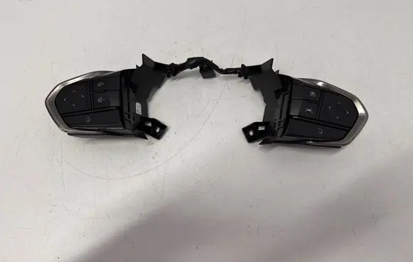 Lexus RX V Steering wheel buttons/switches 8425048560 842500E680