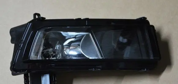 Volkswagen Touran III Front fog light 5TA941661A