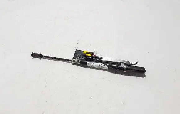 Audi Q7 4M Seat belt height adjuster 4M0857620B