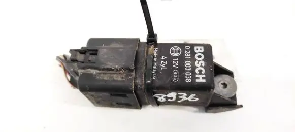 Volkswagen PASSAT B6 Glow plug pre-heat relay 038907281D 0281003038