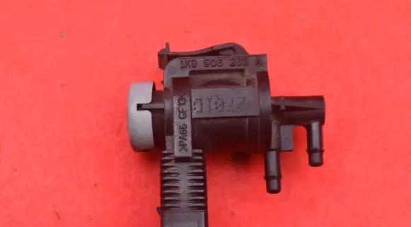 Volkswagen PASSAT CC Vacuum valve 1K0906283A