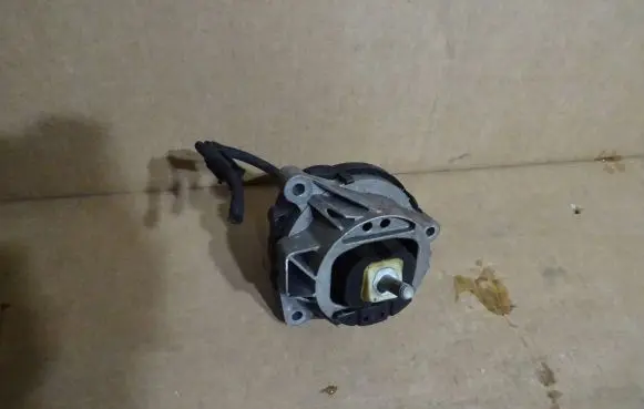 BMW 1 F20 F21 Engine mount bracket 6859407 140220 RQU182038