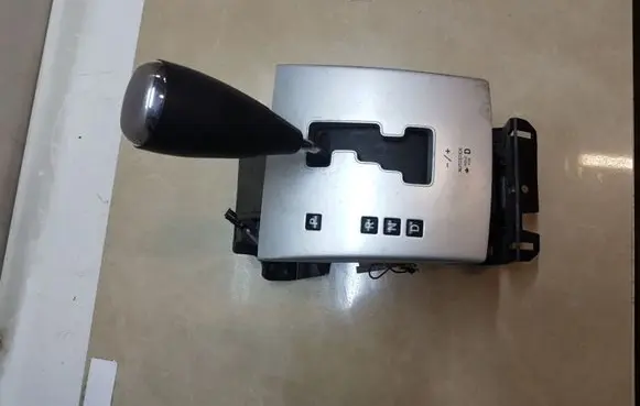 Dodge Caliber Gear shifter/selector 68021280AA