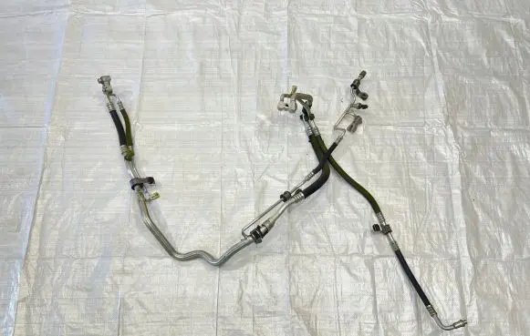 Jeep Cherokee Air conditioning (A/C) pipe/hose 68103269AC