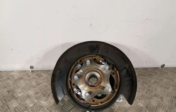 Infiniti Q50 Rear wheel hub 5X28
